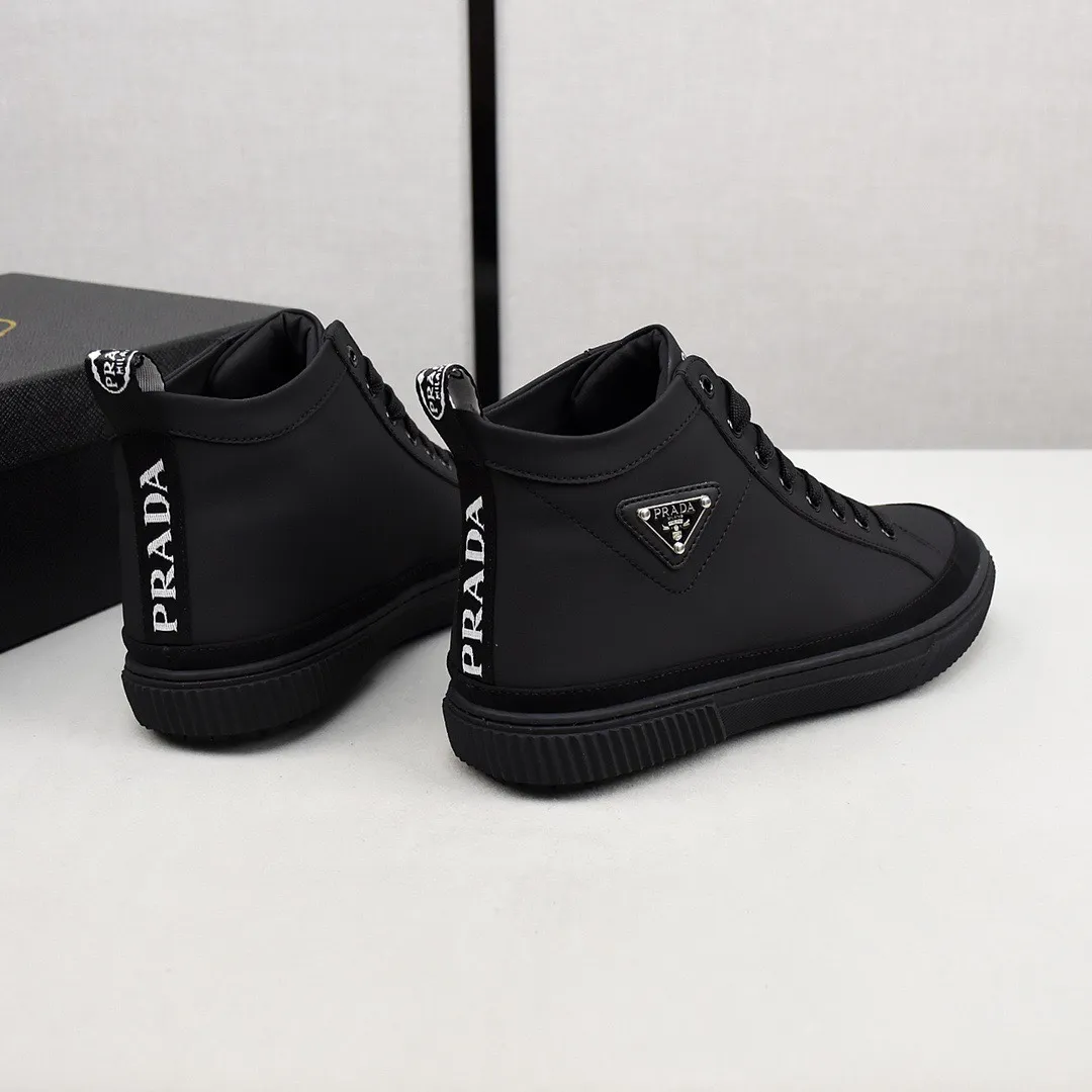 PRADA [Prada] high-top sports and casual shoes. Men's shoes 💰440💰. The upper is made of cowhide, sheepskin lining, rubber outsole, comfortable on the feet, men's size 38-44, choose according to your usual wearing size.